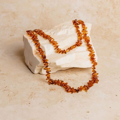 Amber necklace chips 90 cm cognac